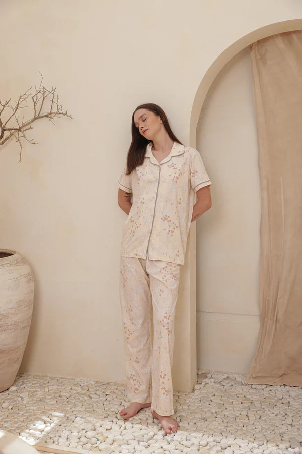 Classic half-sleeve pajamas with rose print buttons