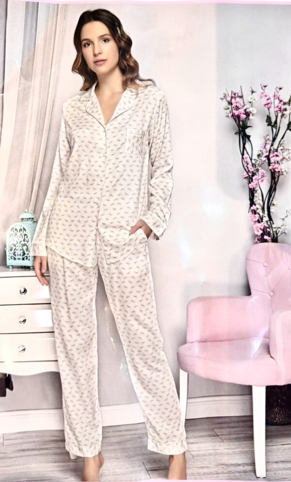 WOMEN’S T-SHIRT AND TROUSER SET