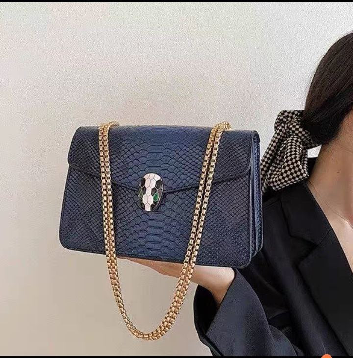Snake pattern luxury square chain bag