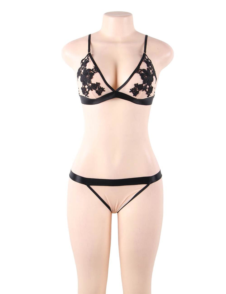 Plus Size Elegant Embroidery Fashion Bra Set
