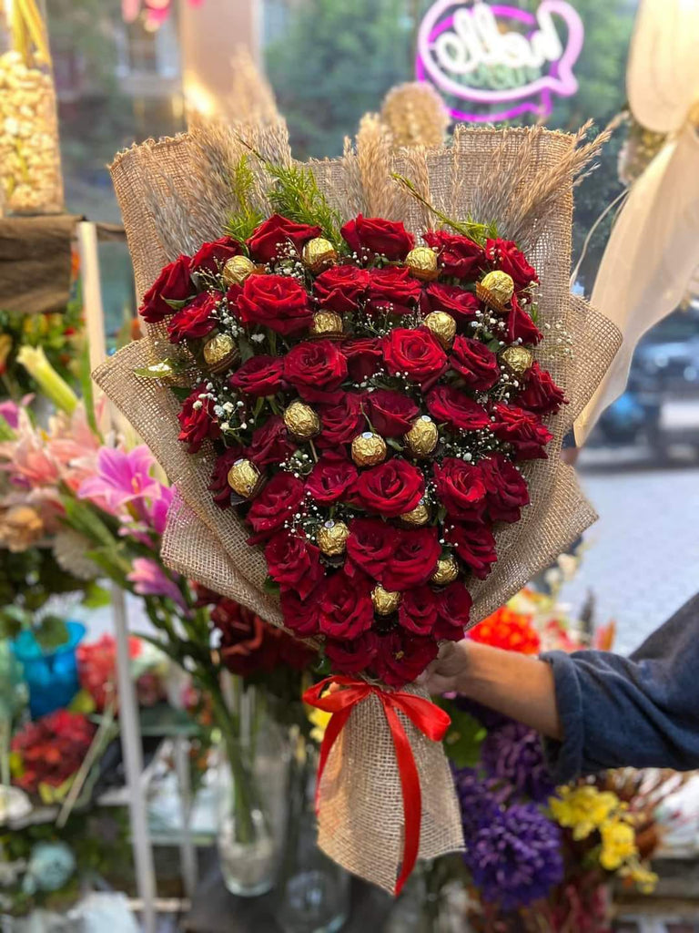 Flower bouquet of 100 roses