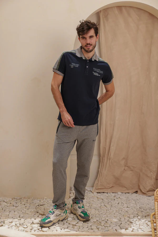 Training pants with a half-sleeve collar