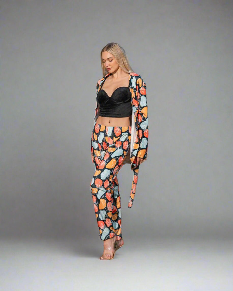 Cuffed T-shirt, pants and belted robe