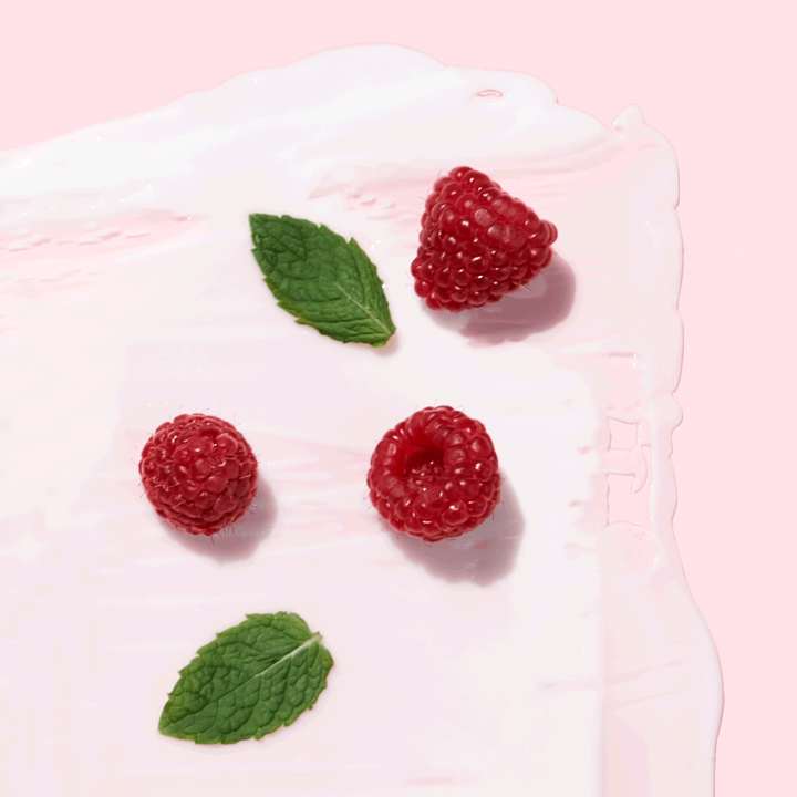 Refreshing body lotion with mint and organic red berries extract