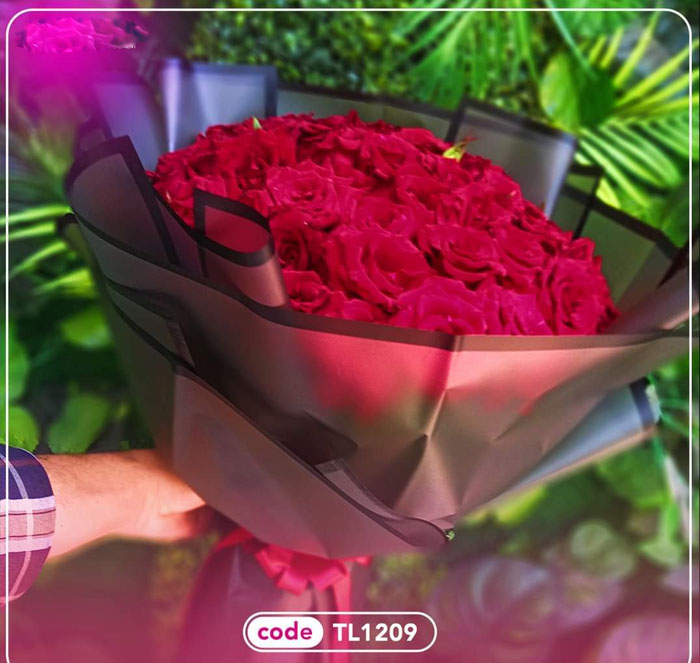 Flower bouquet of 60 roses