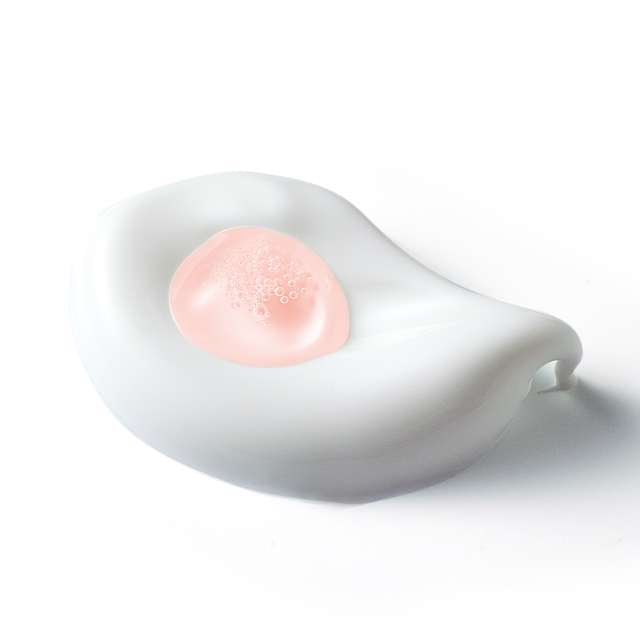 Optimals serum rejuvenates and fills the skin